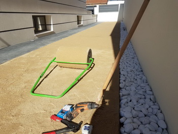 Instalación de césped artificial por Robert Jardineros