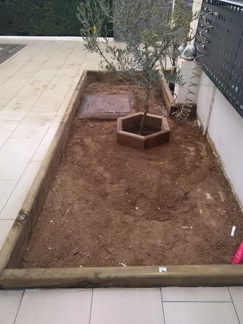 Instalación de césped artificial por Robert Jardineros
